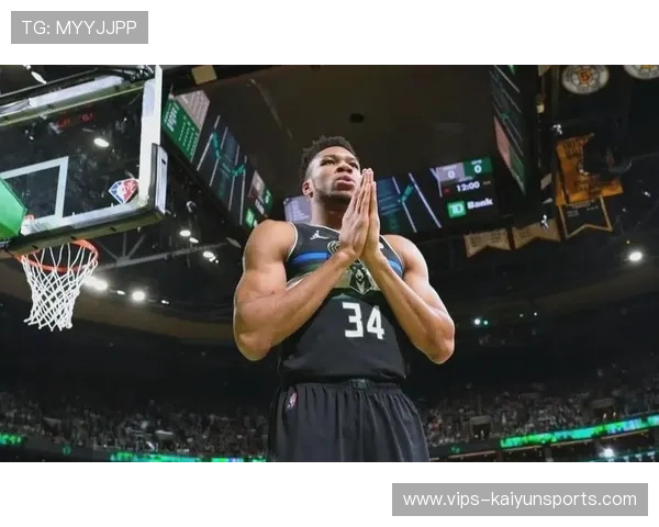 字母哥强势直进篮筐,雄鹿节段完美